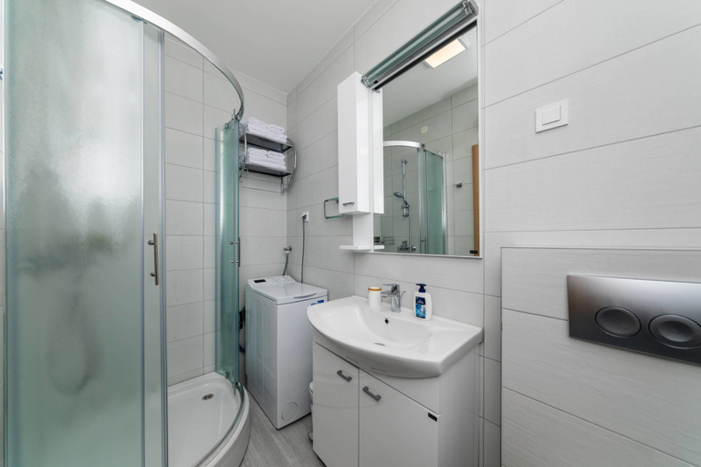 Bathroom 4, Apartments Miramar