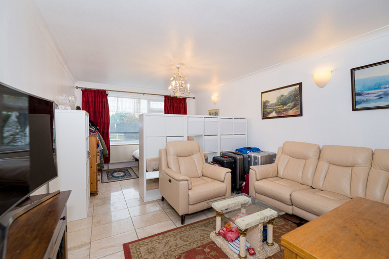 Others 5, Forest View Bright Apartment, London