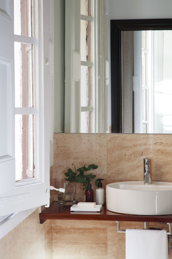 Bathroom 4, AinB Gothic-Jaume I Apartments, Barcelona