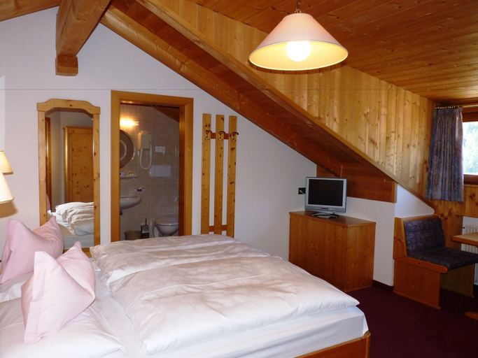 Bedroom 3, Hotel Fortuna, Bolzano