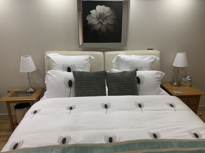 Bedroom 2, King Canute Apartment - Crown Lettings, West Sussex