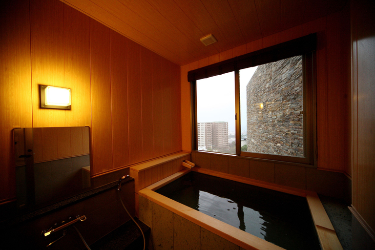 Bathroom 4, Beppu Kankaiji Onsen Ryotei Matsubaya, Beppu