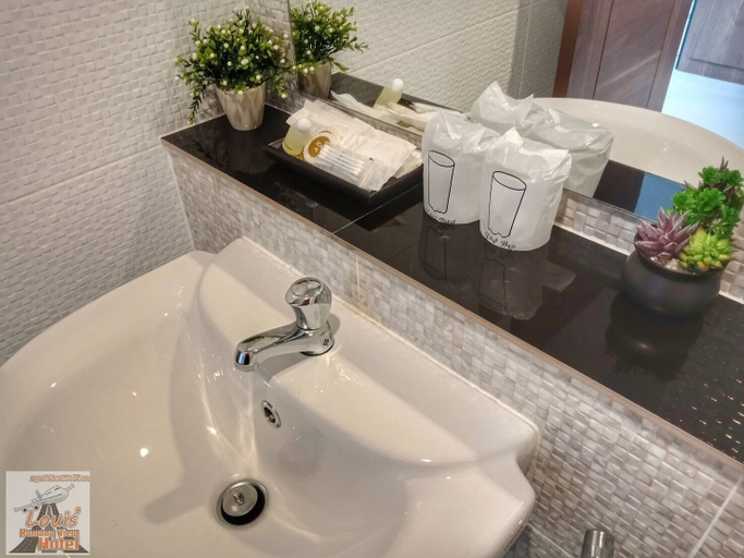 Bathroom 4, Louis' Runway View Hotel, Phuket Island