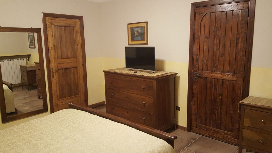 Bedroom 2, Agriturismo Le Giare - Country House, Perugia
