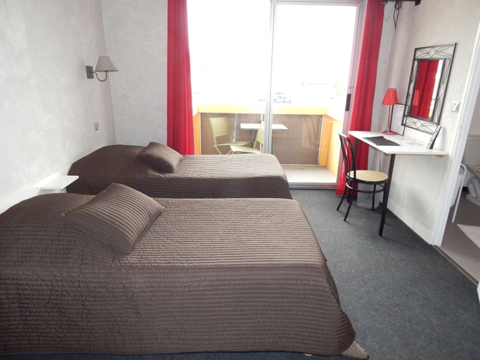 Bedroom 3, Le Rest In Born, Landes