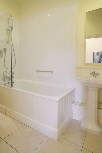 Bathroom, Giddy Cottage, East Sussex