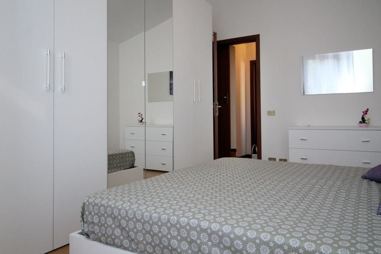 Room 3, Near Lake Garda, Brescia