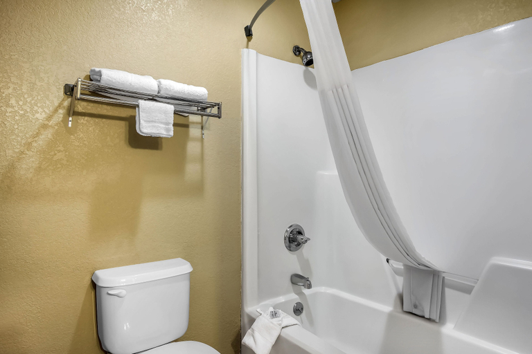 Bathroom 5, Quality Inn Phenix City Columbus, Russell