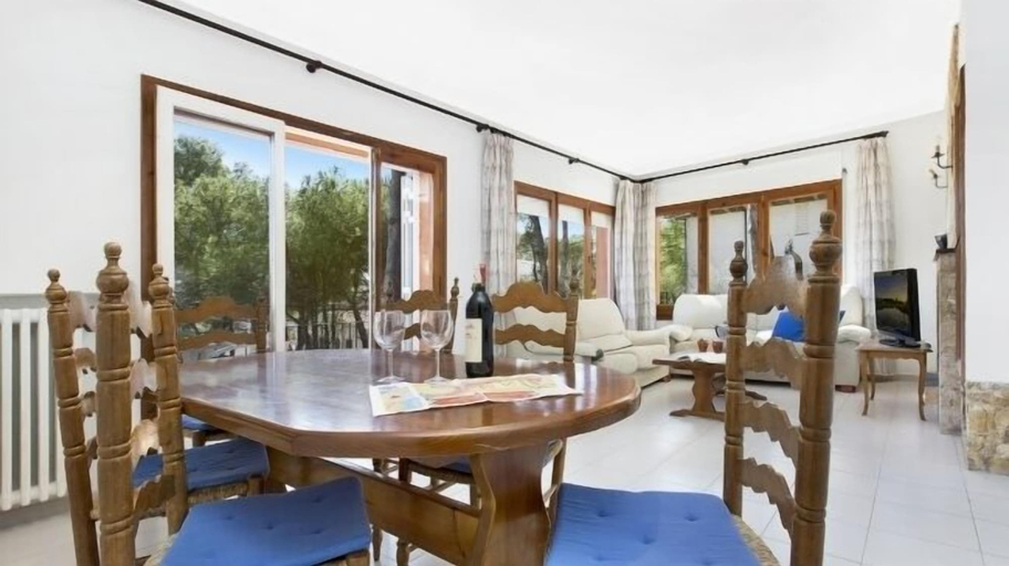 Others 4, Villa Carena, Girona