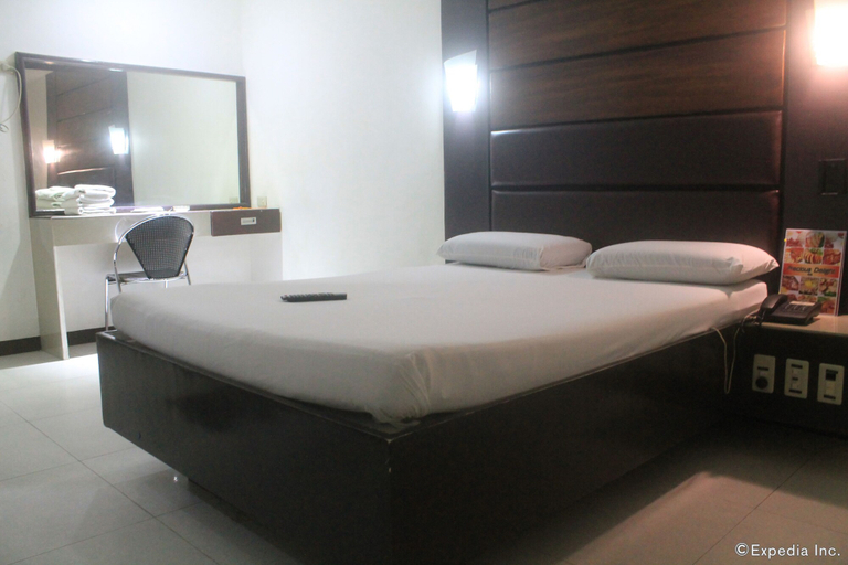 Bedroom 3, Halina Drive Inn Hotel - Pasay, Pasay City