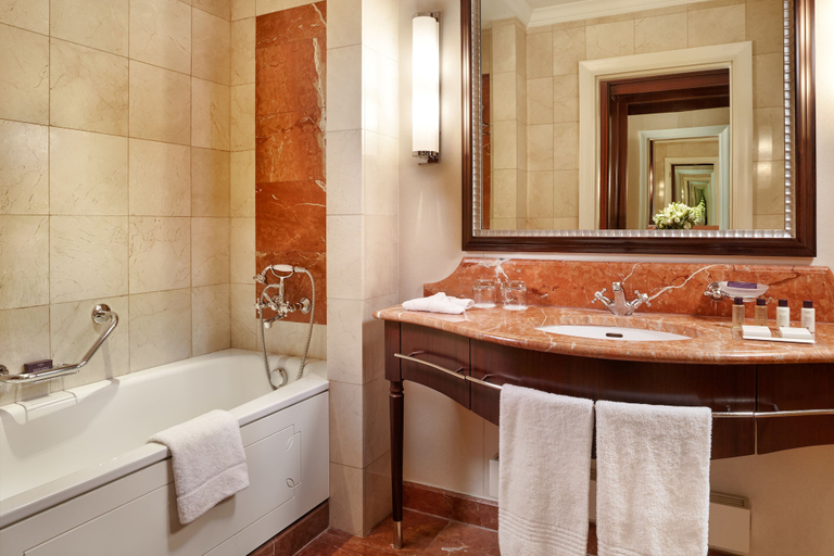 Bathroom 5, Corinthia Budapest, Budapesti