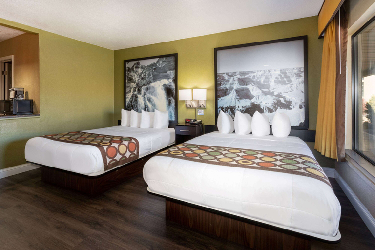 Bedroom 3, Super 8 by Wyndham Conference Center NAU/Downtown, Coconino