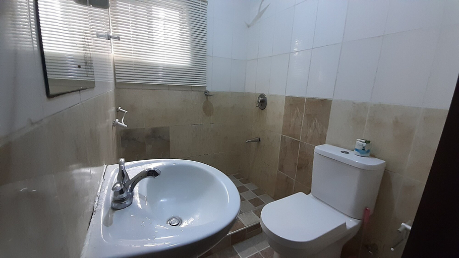 Bathroom, Santiago Bay Hotel, AbujaMun