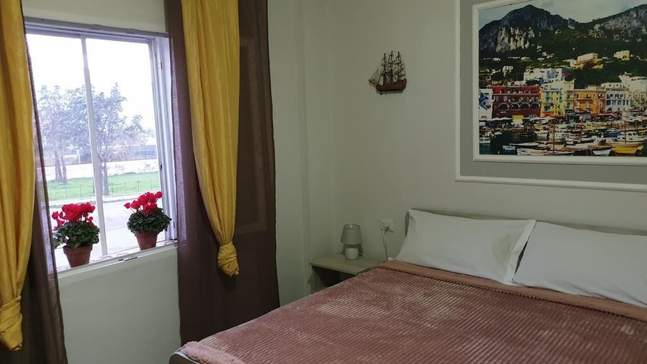 Bedroom 4, Oh Mamma Mia, Napoli