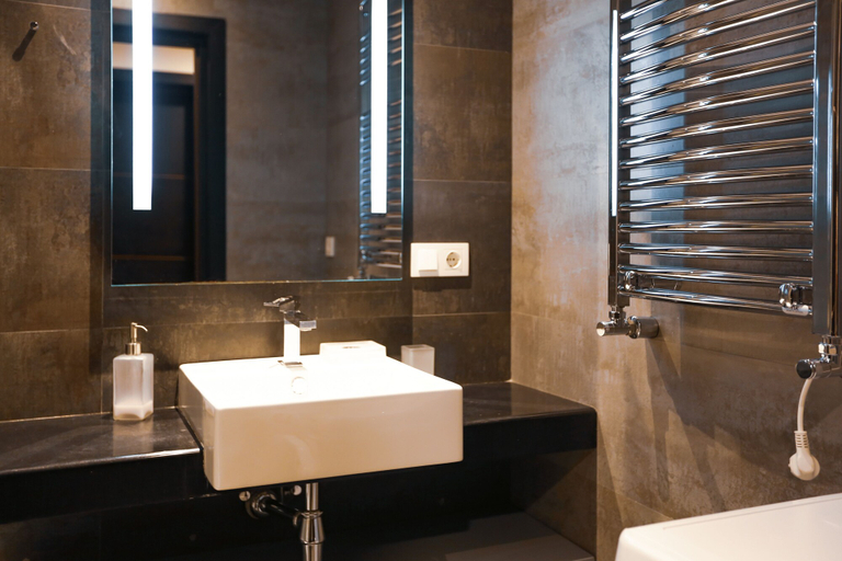Bathroom 3, Hosthub 2 Bedroom near Dry Bridge SmartTV, Tbilisi