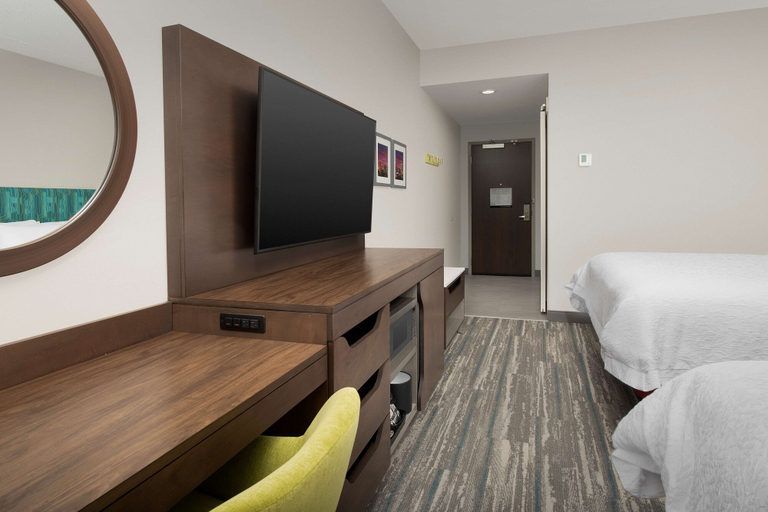 Bedroom 3, Hampton Inn & Suites Charlotte Airport Lake Pointe, Mecklenburg