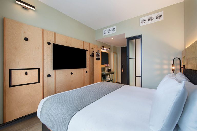 Bedroom 4, Moxy Brooklyn Williamsburg, New York