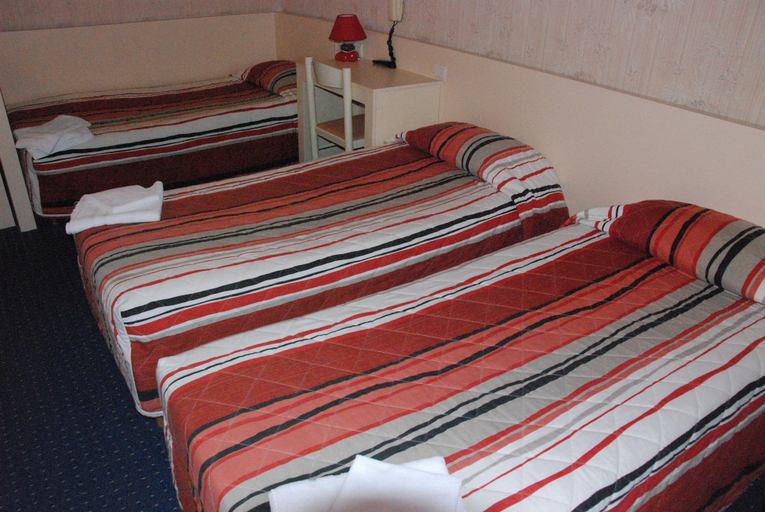 Bedroom 5, Hotel Acropolis, Hautes-Pyrénées