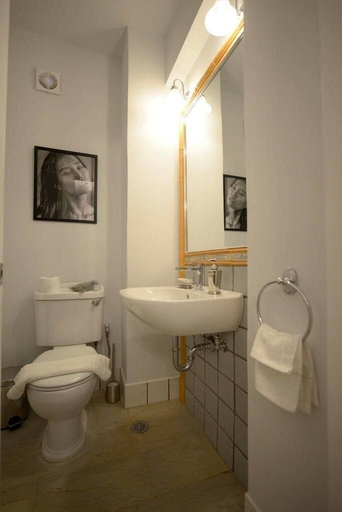Bathroom 3, New Superb & Luminous 2 Bedroom Apartment, Attica