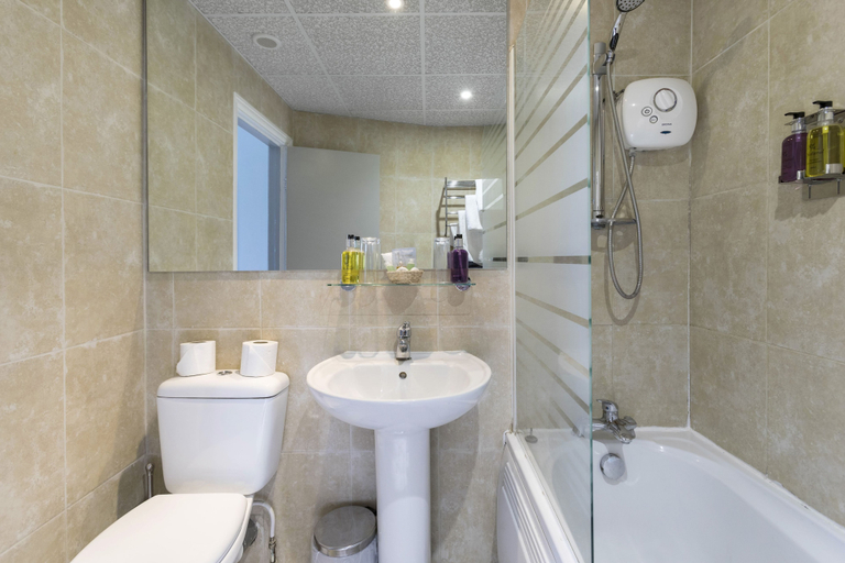 Bathroom 3, Martel Guest House, London