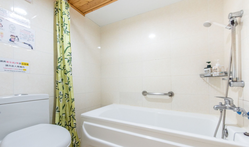 Bathroom 3, Ezstay Station, Kaohsiung