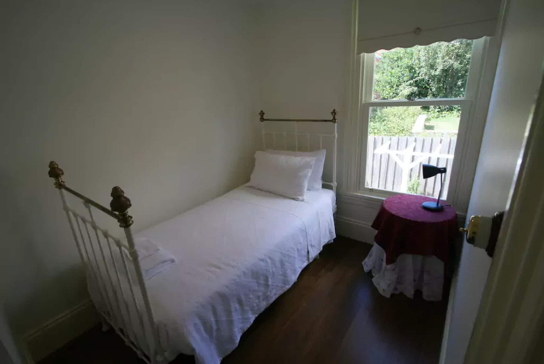 Bedroom 2, Annies Garden Cottage, Hobart