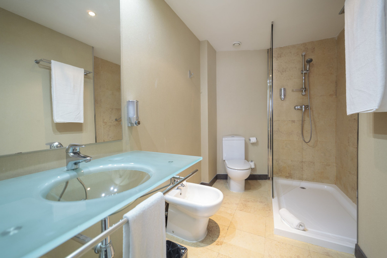 Bathroom 4, Hotel Salymar, Cádiz