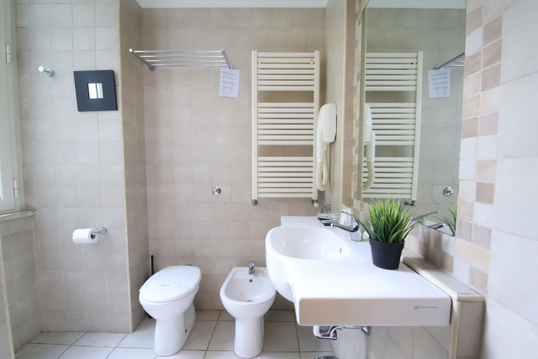 Bathroom 5, Hotel Latinum, Rome
