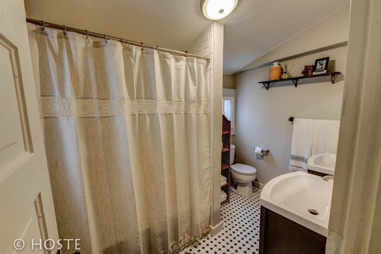 Bathroom 4, 1910 Mountain View, Fire pit + Roof Deck, Downtown, El Paso