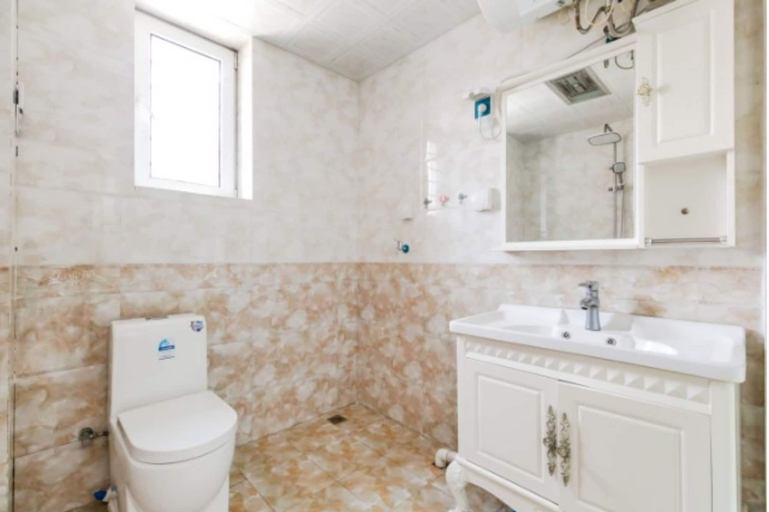 Bathroom 5, XIAOMIN INN Wentianhuayuan 2, Huludao