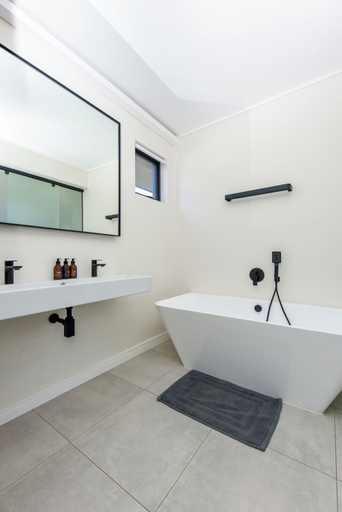 Bathroom 4, The Emerald 42, City of Johannesburg