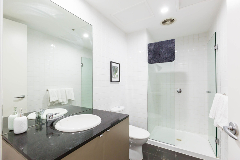 Bathroom, HAZEL, 3BDR Melbourne Apartment, Melbourne