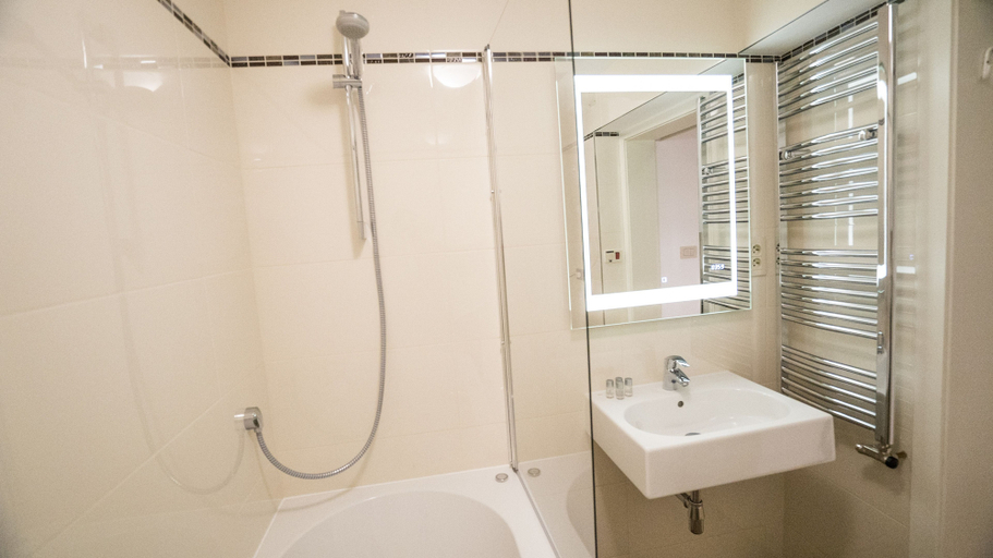 Bathroom 4, Apartment by the Old Town Square, Praha 1