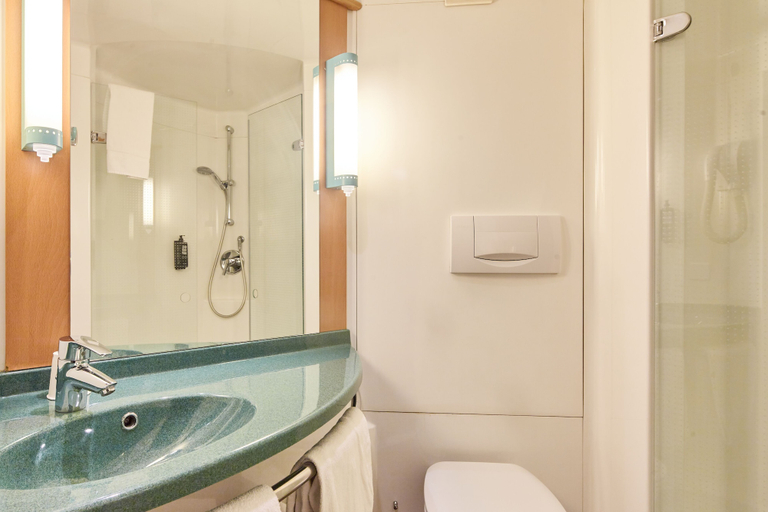 Bathroom 5, B&B HOTEL Paris Nord 2 CDG Aéroport, Val-d'Oise