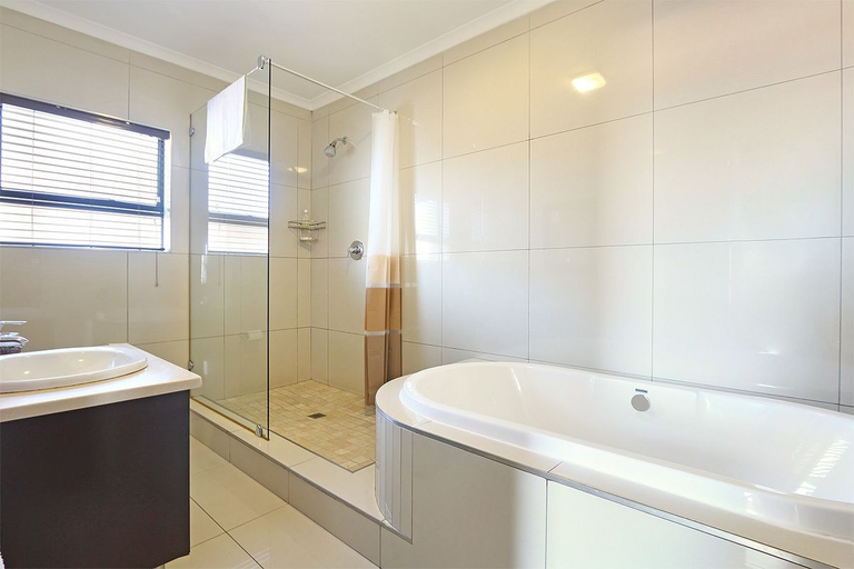 Bathroom 4, Star Holiday Apartments, City of Cape Town