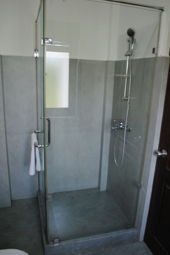 Bathroom 5, Hotel Yo, K.F.G. & G. Korale