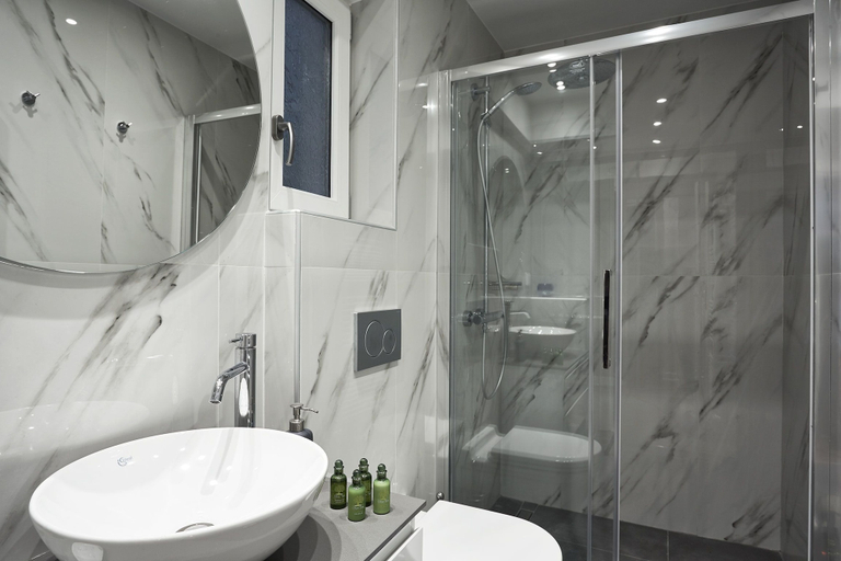 Bathroom 3, Valaoritou Boutique Apartment, Attica