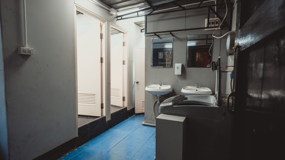 Bathroom 3, The Ranking hostel & cafe', Muang Chiang Mai