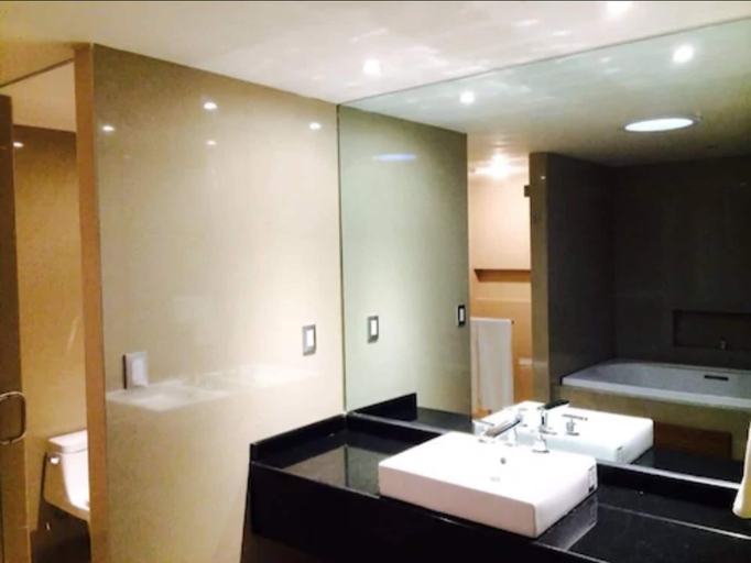 Bathroom 4, MBM Red Sun, Monterrey