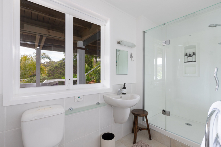 Bathroom 5, Kawau Lodge Boutique Resort, Rodney