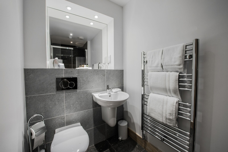 Bathroom 3, Seaview Hotel, Aberdeenshire
