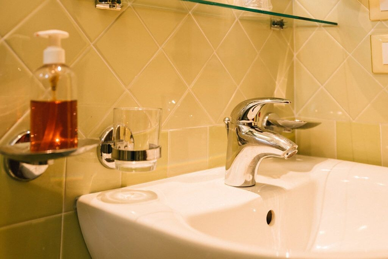 Bathroom 5, Hotel Nilde, L'Aquila