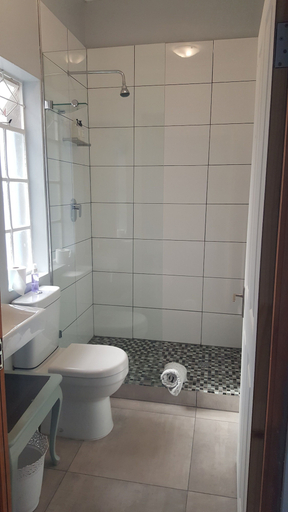 Bathroom 3, Bartholomew's Loft, Cacadu
