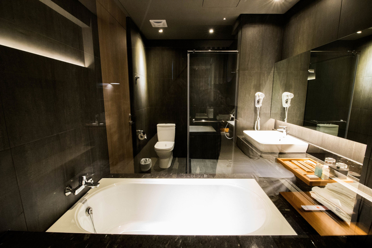Bathroom 4, Orient Luxury Hotel, Chiayi City