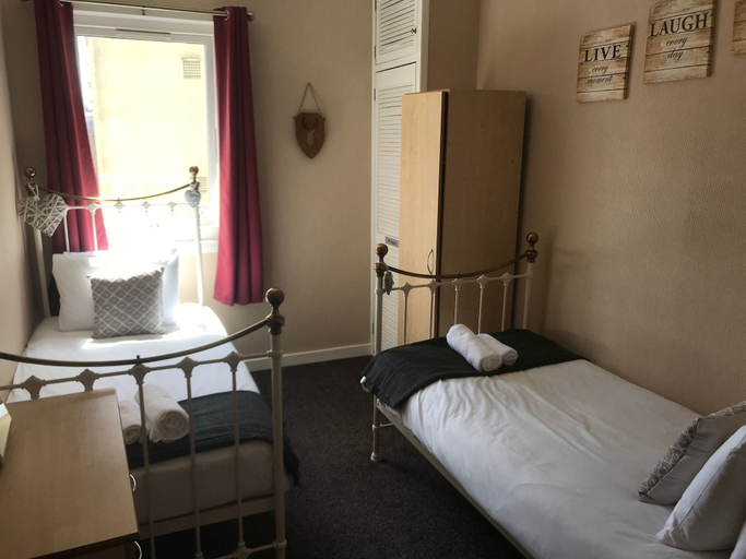 Bedroom 2, Crags View Apartment, Edinburgh