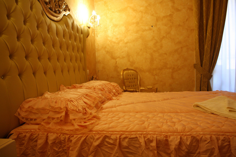 Bedroom 3, Pope's Suites, Rome