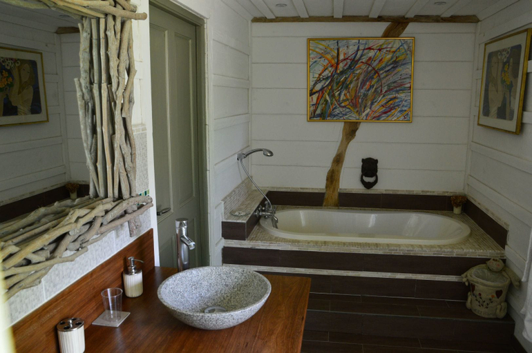 Bathroom 5, La Grange Des Marettes, Seine-Maritime