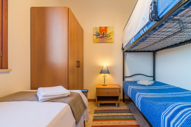 Bedroom 3, AffittaSardegna - Casa Andrea, Sassari