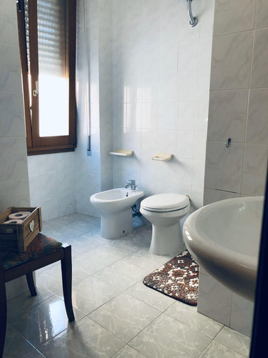 Bathroom 5, Cimarosa Room, Cagliari