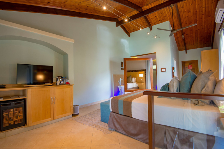 Bedroom 3, Coco de Mer Hotel and Black Parrot Suites